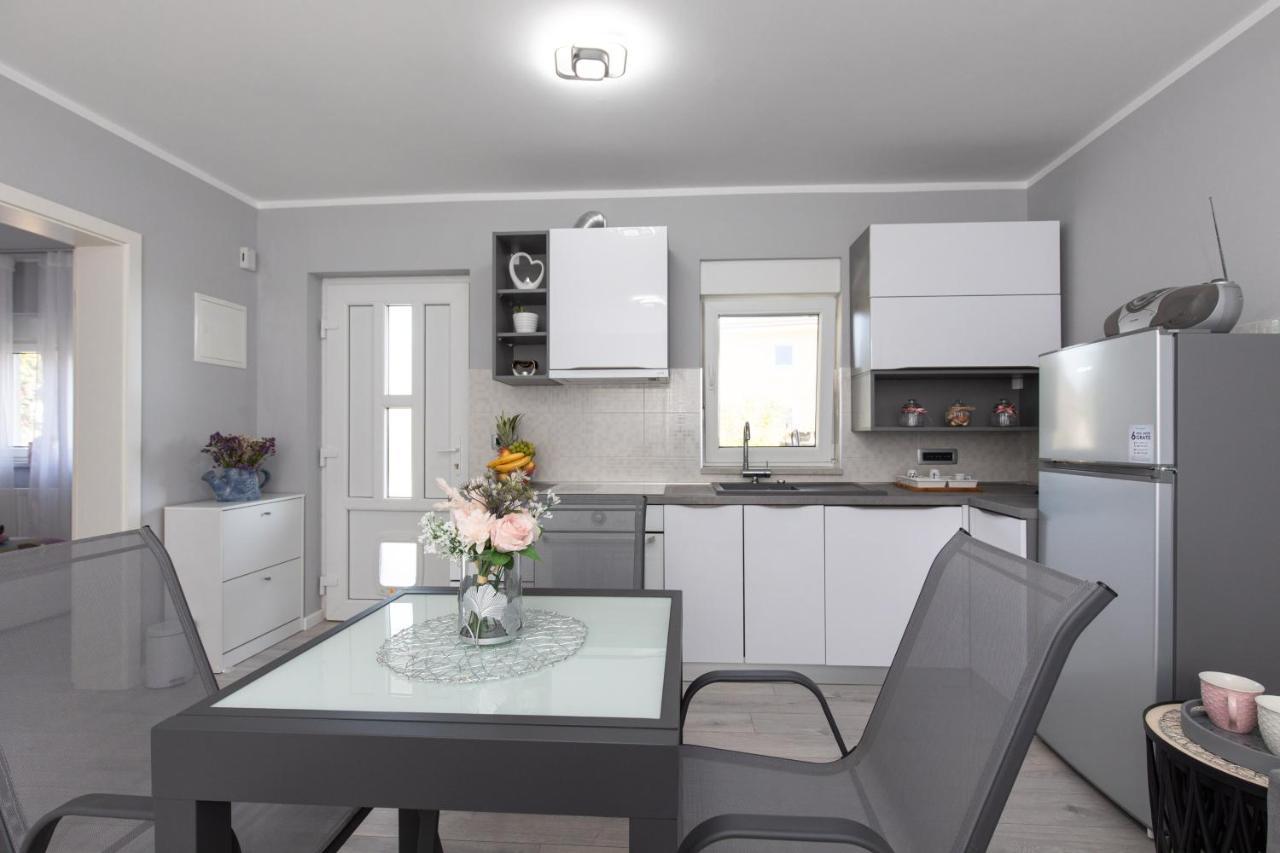 Apartment Odore Di Mare With Beautiful Garden Krk Town Εξωτερικό φωτογραφία
